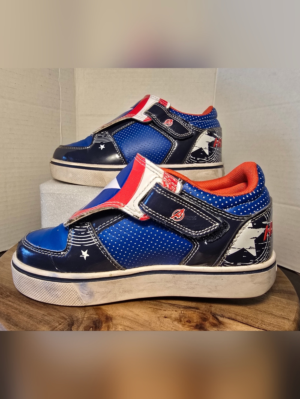 Heelys Marvel Captain America Kids Size 13 Sneakers With Wheels